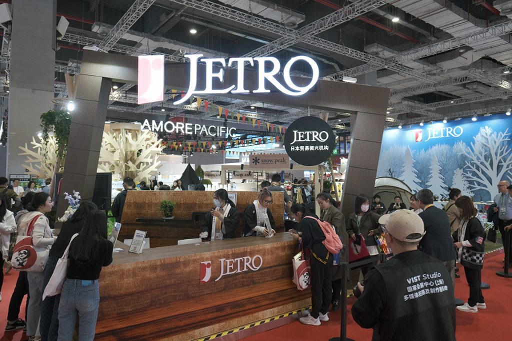 第六届中国国际进口博览会日本馆---高校“企业助理”尽心竭力!