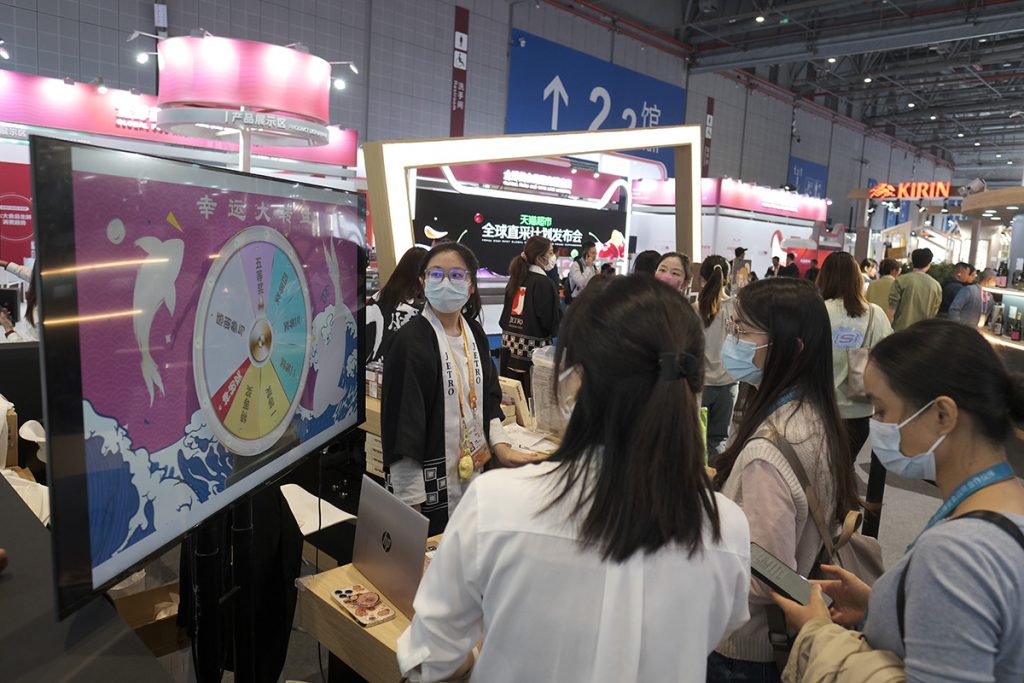 第六届中国国际进口博览会日本馆---高校“企业助理”尽心竭力!